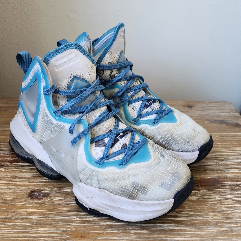 Nike LeBron 19
